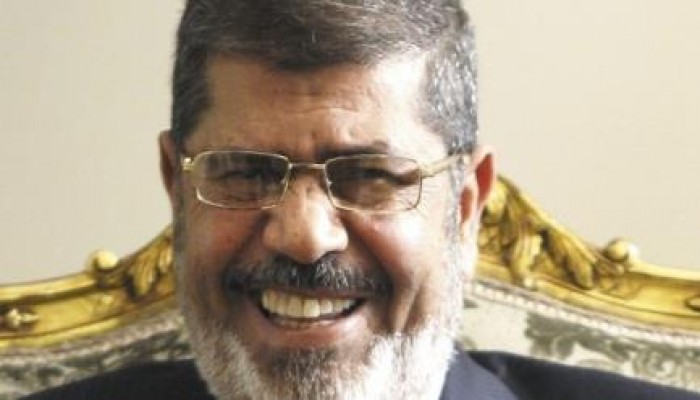 اضحك مع الانقلاب .. "التعليم العالي الانقلابية" تفصل الرئيس مرسي لانقطاعه عن العمل !