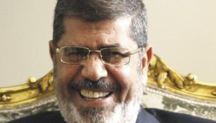 اضحك مع الانقلاب .. "التعليم العالي الانقلابية" تفصل الرئيس مرسي لانقطاعه عن العمل !