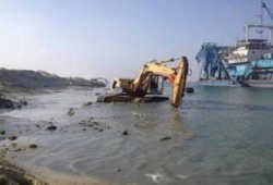 الانقلاب يقترض مليار دولار لاستيراد كراكات لـ "فنكوش القناة"