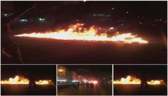 ثوار يمطرون قسم الزاوية الحمراء بالألعاب النارية ردا على اعتداء الداخلية على مسيرة ليلية