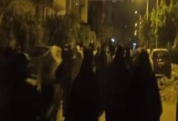 ‏ثوار أكتوبر‬ يواصلون حراكهم الثوري في فعالية ليلية