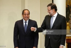 أنصار "السيسي" يتهمون "المصور الأسباني" بتعمد تشويهه بإلتقاط صور مضحكه له