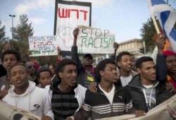 "يهود الفلاشا" يتظاهرون في تل أبيب ضد "وحشية الشرطة"