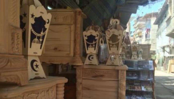 دمياط تبتكر فانوسا خشبيا بديلا عن "الصيني"