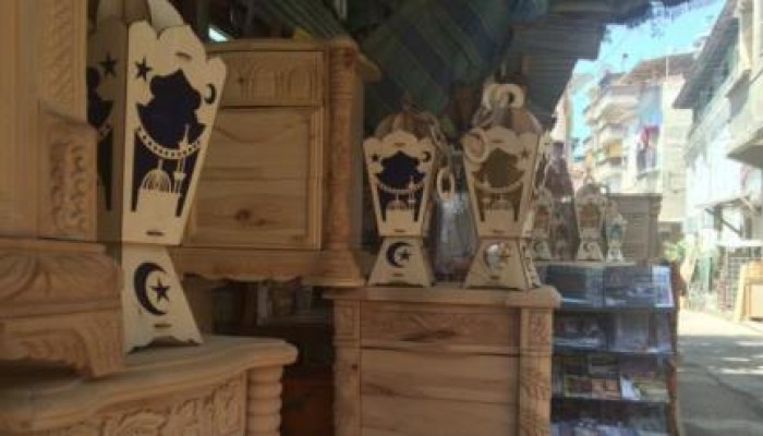 دمياط تبتكر فانوسا خشبيا بديلا عن "الصيني"