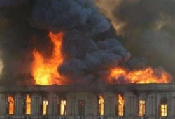 نحس الانقلاب: حريق هائل بجراج مبنى وزارة التجارة والصناعة