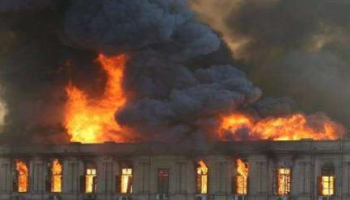 نحس الانقلاب: حريق هائل بجراج مبنى وزارة التجارة والصناعة