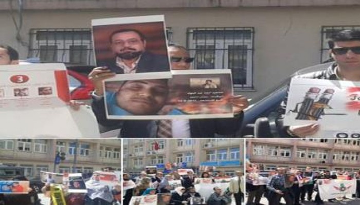 وقفة أمام الأمم المتحدة في اسطنبول تضامنا مع الصحفيين السجناء في مصر