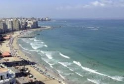 عروس البحر المتوسط تستغيث من النفايات الطبية ومافيا الشواطئ