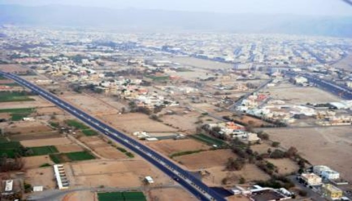 السعودية تغلق مطار نجران وتوقف المدارس وتعلن الطوارئ في المستشفيات
