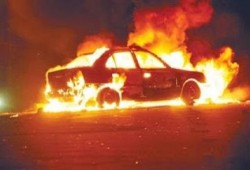 الغربية : مجهولون يشعلون النيران في سيارة ضابط شرطة