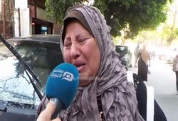 الانقلاب يحارب الفقراء : سيدة تنهمر في البكاء بسبب غلاء الأسعار (فيديو)