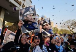 صراع الاجنحة : السجن 3 سنوات لمبارك ونجليه في قضية "القصور الرئاسية"