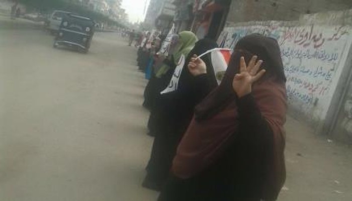 البحيرة : سلسلة بشرية لثوار أبوحمص ترفع شعار "الثورة أقوي"