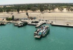 خازوق السيسي .. توقف معدية "سرابيوم" بسبب انهيار جزئى بحوض قناة السويس الجديدة