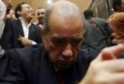 بعد سجن مبارك ونجليه 3 سنوات .. "الديب" يسافر في رحلة علاج