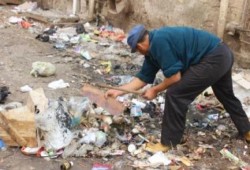 عمال نظافة الدقهلية لوزير العدل: "أنت ظالم"