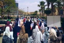 بالصور.. مسيرة بجامعة مصر تطالب بالإفراج عن المعتقلين