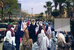 بالصور.. مسيرة بجامعة مصر تطالب بالإفراج عن المعتقلين