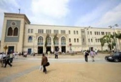 تكلفت 6 ملايين جنيه.. إزالة شاشة عرض أعلى محطة مصر بعد تركيبها بساعة