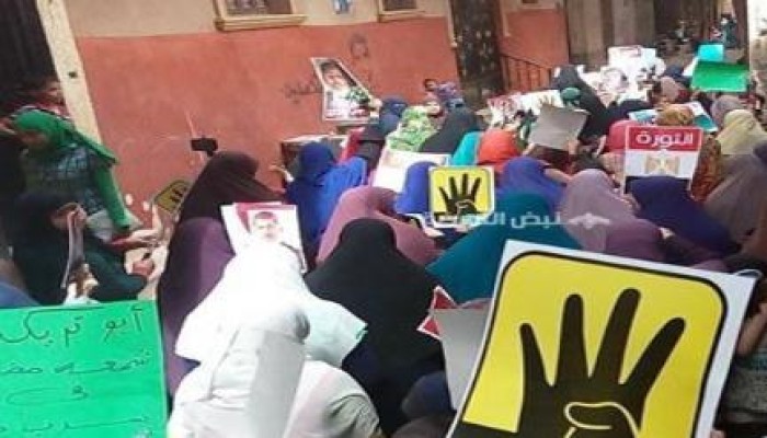 مسيرة لنساء ضد الانقلاب بكرداسة تطالب بالقصاص من قتلة شهداء البصارطة