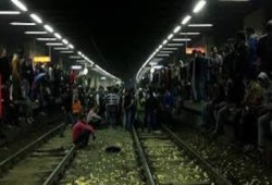 نحس الانقلاب .. انتحار مواطن أسفل عجلات "المترو" بعد خسارة أمواله بالبورصة