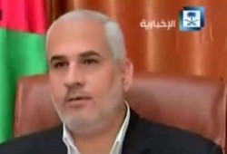 التلفزيون السعودي يعرض تقريرا يستنكر أحكام هزلية الرئيس مرسي (فيديو)