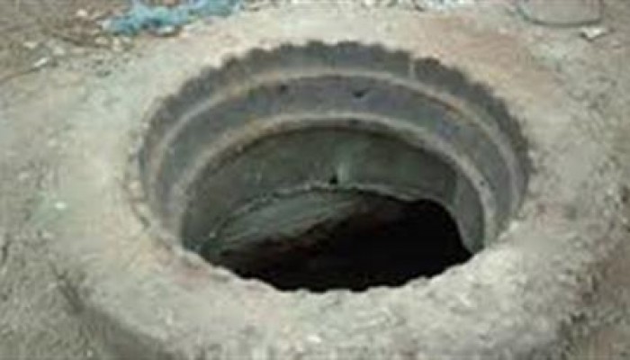 مصرع 3 جراء السقوط في بالوعات الصرف الصحي بينهم طفلة