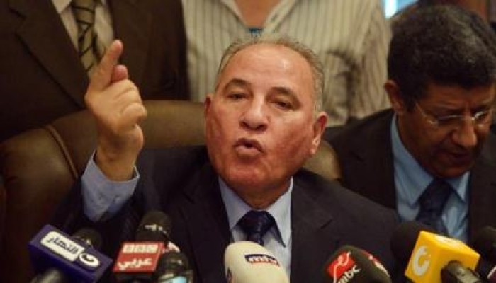 بالصور.. 6 قبلات " ساخنة " لـ"الزند" تشعل مواقع التواصل الاجتماعي