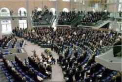 البرلمان الألماني يقف دقيقة حداد على أرواح شهداء الثورة في مصر