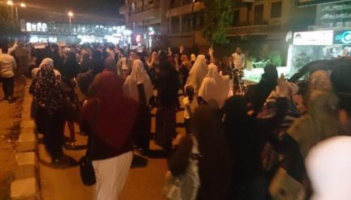 مسيرة ليلية لثوار العاشرمن رمضان بجمعة خد حقك