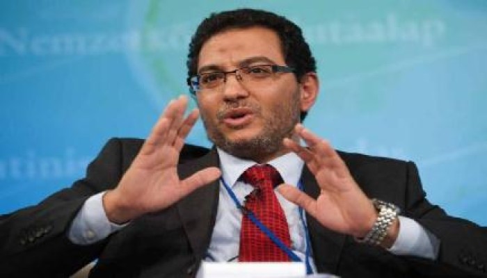 شقيق الخبير الافتصادي "عبد الله شحاتة" يروي معاناة أخيه بسجن العقرب