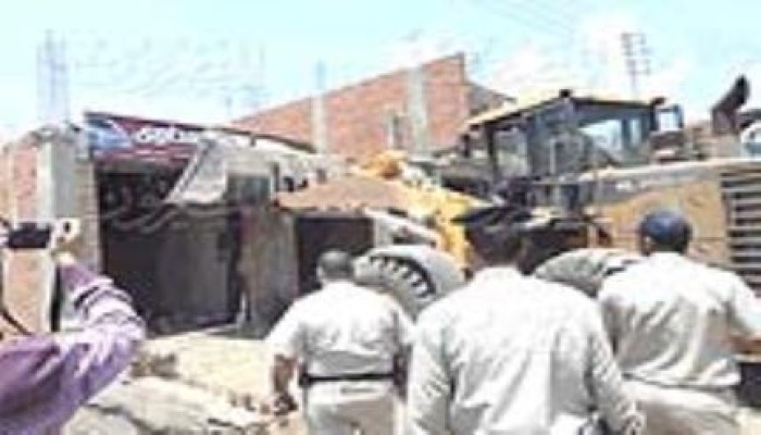 فقط فى عهد السيسي: حملة إزالة تهدم المسجد وتبقي على القصر المجاور