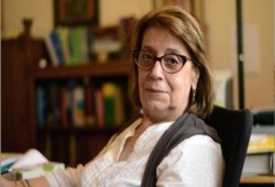 رئيسة اتحاد يهود مصر: بنحب السيسي خلى الستات تقلع الطرح