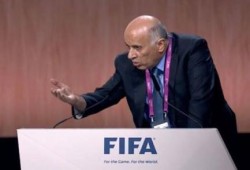 غضب فلسطيني وعربي ودولي عارم من عضو مركزية فتح "الرجوب" بعد فضيحة الفيفا