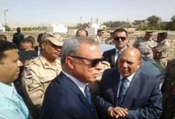 الأهالي يحاصرون وزير تنمية الانقلاب خلال زيارته لإحدى قرى قنا