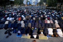أتراك يطالبون بفتح "آيا صوفيا" للعبادة بعد أن حوله العلمانيون لمتحف بعد سقوط الخلافة