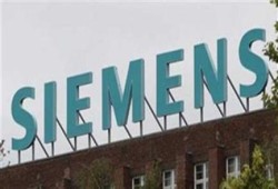 تهم الفساد تلاحق "سيمنز" التي تعاقد معها السيسي