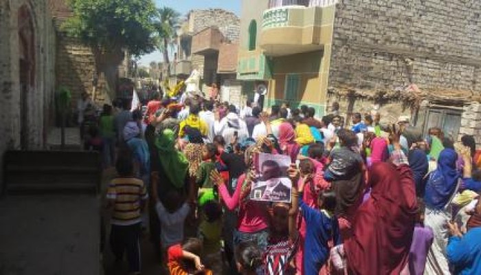 مسيرات حاشدة بالمنيا تندد بمجازر العسكرفى المعتقلات