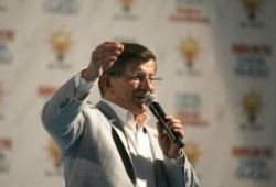 أردوغان وداود أوغلو يدينان انفجاري ديار بكر