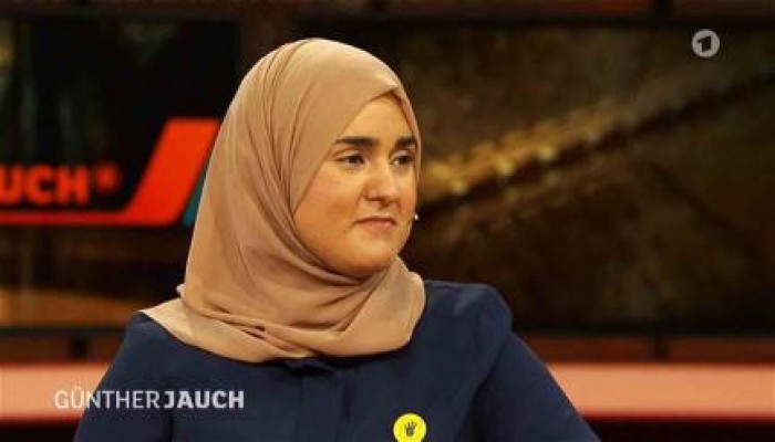 فجر العادلي تبهر الحضور في حلقتها بالتلفزيون الألماني (فيديو)