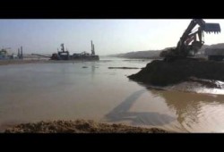 نحس الانقلاب: سقوط حفار بقناة السويس الجديدة