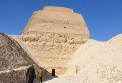 فى عهد السيسي: هرم ميدوم.. من إيرادات بالآلاف إلى أحجار صامتة لغياب السياحة