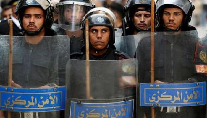 إضراب عن الطعام وهتافات ضد النظام في معسكر الأمن ببنها