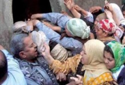 مصرع طفل  وإجهاض حوامل بأسيوط اثناء محاولة صرف منحة الانقلاب