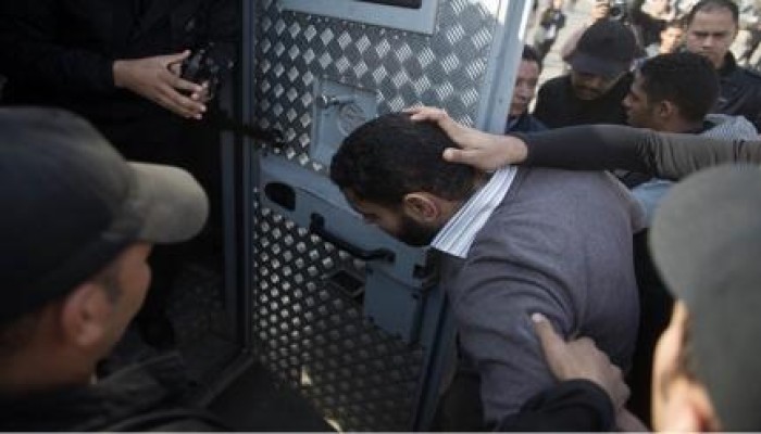 الانقلاب يشن حملات اعتقال واسعة قبيل إضراب اليوم