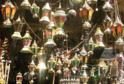 مع اقتراب رمضان.. تراجع الإقبال على فانوس "السيسي" والاتجاه لـ"الصيني"