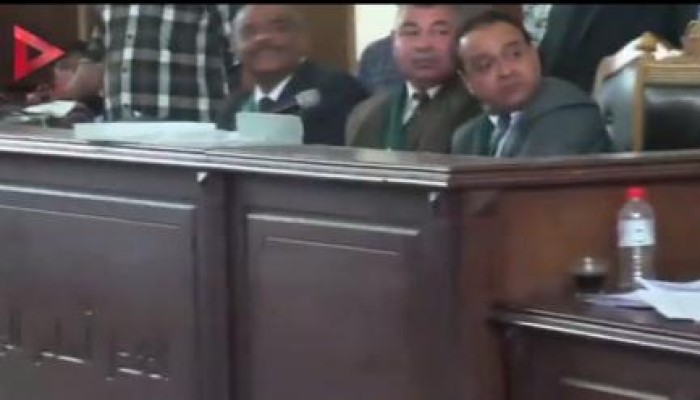 بالفيديو.. انفجار بسيط بسبب ماس كهربائي يتسبب في هلع قضاة محكمة الجنايات