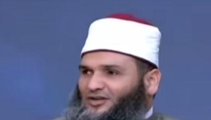 خطيب "شلل الداعي على السيسي" : أنا قلت كدة عشان منطقتي كلها بتدعي على السيسي (فيديو)