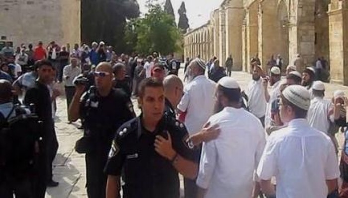 مستوطنون يقتحمون المسجد الأقصى